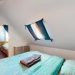 2 Bedroom Gorgeous In Neuville-sous-montreui Semesterbostad *