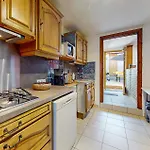 2 Bedroom Gorgeous In Neuville-sous-montreui Semesterbostad