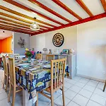 2 Bedroom Gorgeous In Neuville-sous-montreui Semesterbostad *