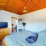 2 Bedroom Gorgeous In Neuville-sous-montreui Neuville-sous-Montreuil