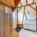 Semesterbostad 2 Bedroom Gorgeous In Neuville-sous-montreui Neuville-sous-Montreuil