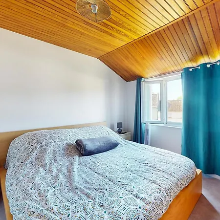 Cozy Home In Neuville-Sous-Montreui With Wifi *