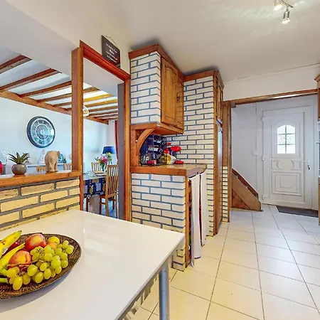 Stunning In Neuville-sous-montreui With Wifi Neuville-sous-Montreuil