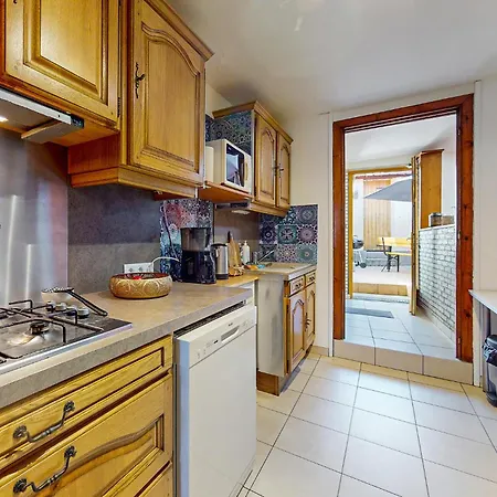 Stunning In Neuville-sous-montreui With Wifi Holiday home