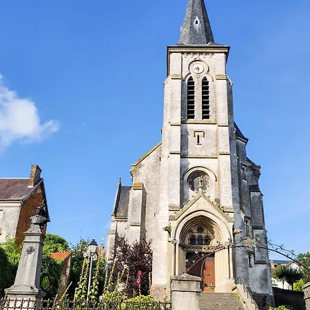 Cozy Home In Neuville-Sous-Montreui With Wifi