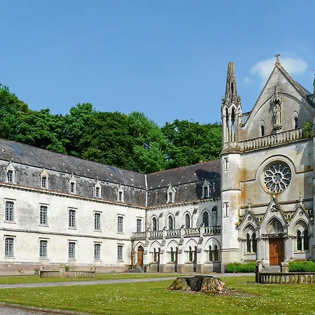 Stunning In Neuville-sous-montreui With Wifi